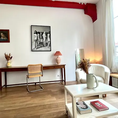 Tres Beau Loft Lumineux En Plein Coeur De Belleville アパート パリ