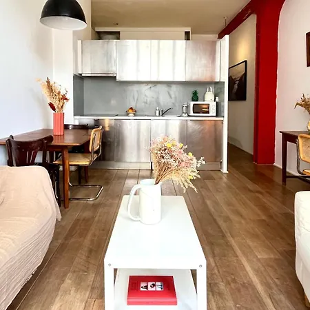 Tres Beau Loft Lumineux En Plein Coeur De Belleville アパート パリ